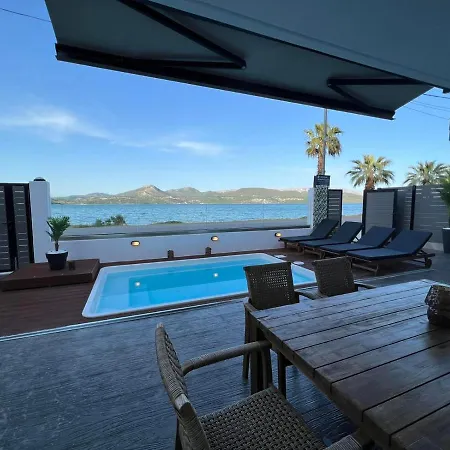 Apartment Pasithea Sea Front *