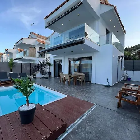 Pasithea Sea Front